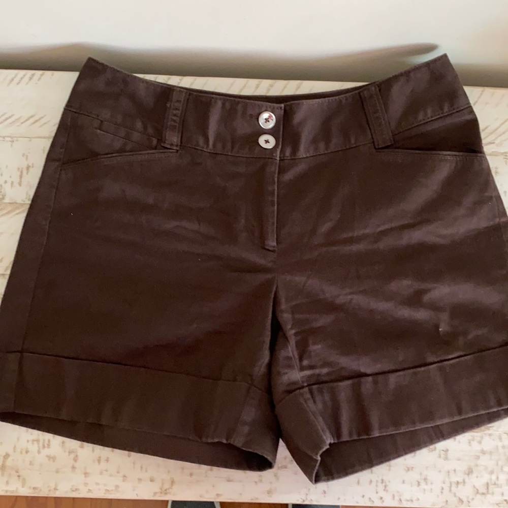 White House Black Market cuffed Shorts. Size 00